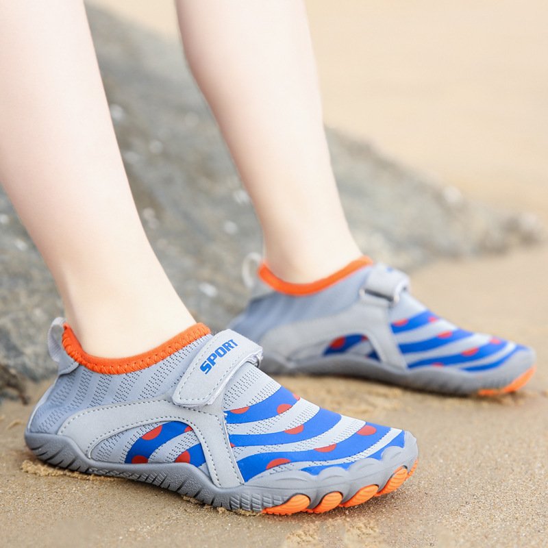 New Children's Beach Shoes Soft And Skin-friendly Mountain Climbing Shoes